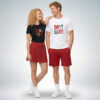Zwei Models tragen schwarze und weiße T-Shirts mit „Don’t quit!“ Motiv und roter Streetwear-Kombination – Sinnstoff