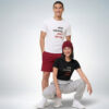 Zwei Models tragen weiße und schwarze T-Shirts mit „Stop wishing. Start doing.“ Print im modernen Streetwear-Look – Sinnstoff