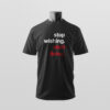 Ein schwarzes T-Shirt mit der motivierenden Aufschrift „stop wishing. start doing.“ wird clean präsentiert – Sinnstoff.