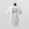 Ein weisses T-Shirt mit der inspirierenden Aufschrift „You have one life – Live it.“ wird minimalistisch präsentiert – Sinnstoff.
