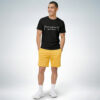 Ein männliches Modell präsentiert ein schwarzes T-Shirt mit der Aufschrift „don’t wish for it, work for it“ – Sinnstoff.